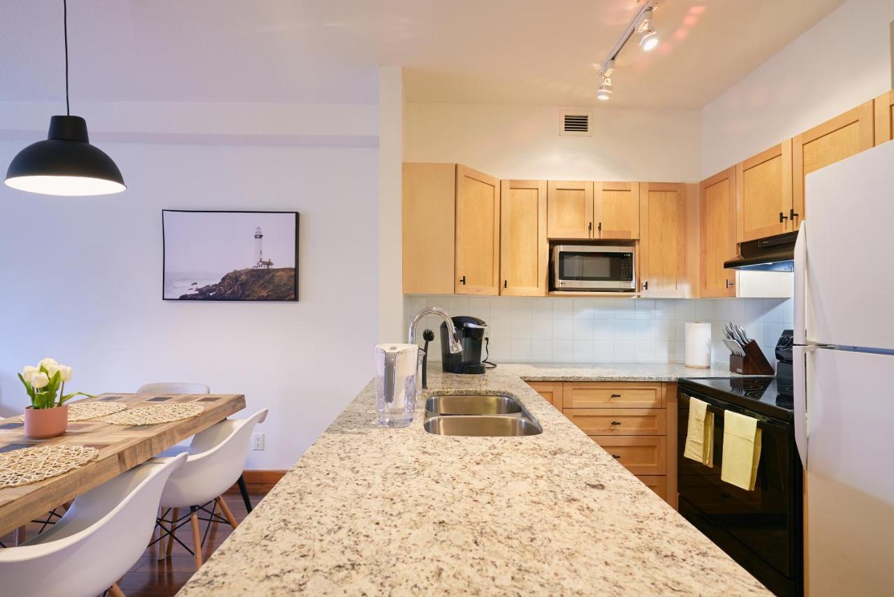 Apartamento Mtn View Escape With King Size Bed With Outdoor Pool - Banff Pass Included! Canmore Exterior foto