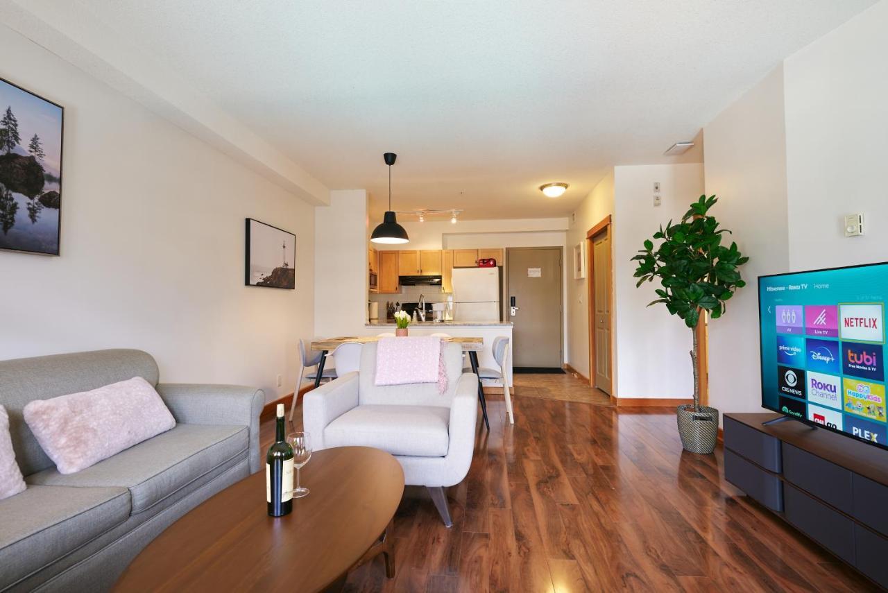 Apartamento Mtn View Escape With King Size Bed With Outdoor Pool - Banff Pass Included! Canmore Exterior foto