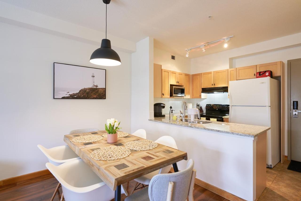 Apartamento Mtn View Escape With King Size Bed With Outdoor Pool - Banff Pass Included! Canmore Exterior foto