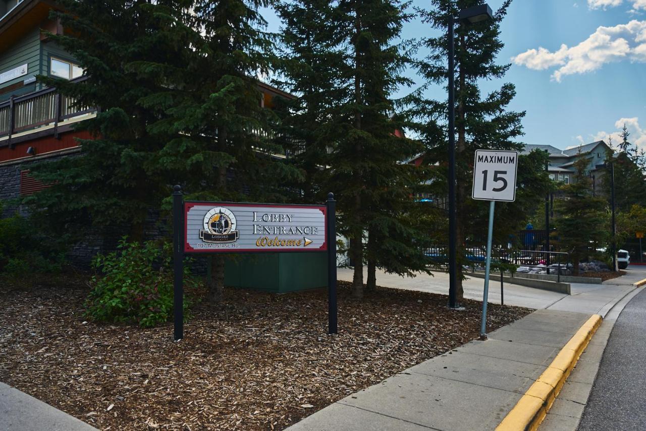 Apartamento Mtn View Escape With King Size Bed With Outdoor Pool - Banff Pass Included! Canmore Exterior foto