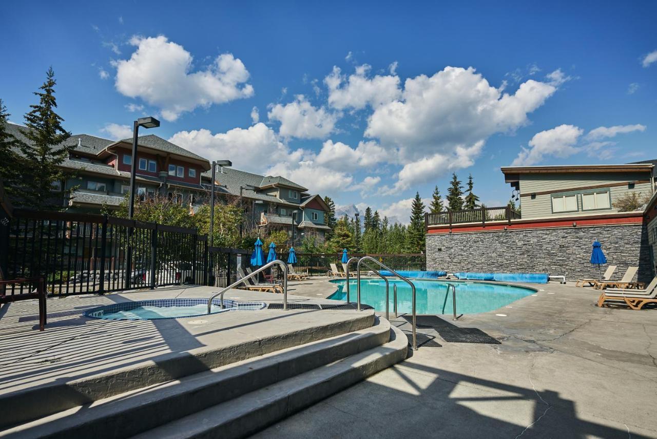 Apartamento Mtn View Escape With King Size Bed With Outdoor Pool - Banff Pass Included! Canmore Exterior foto