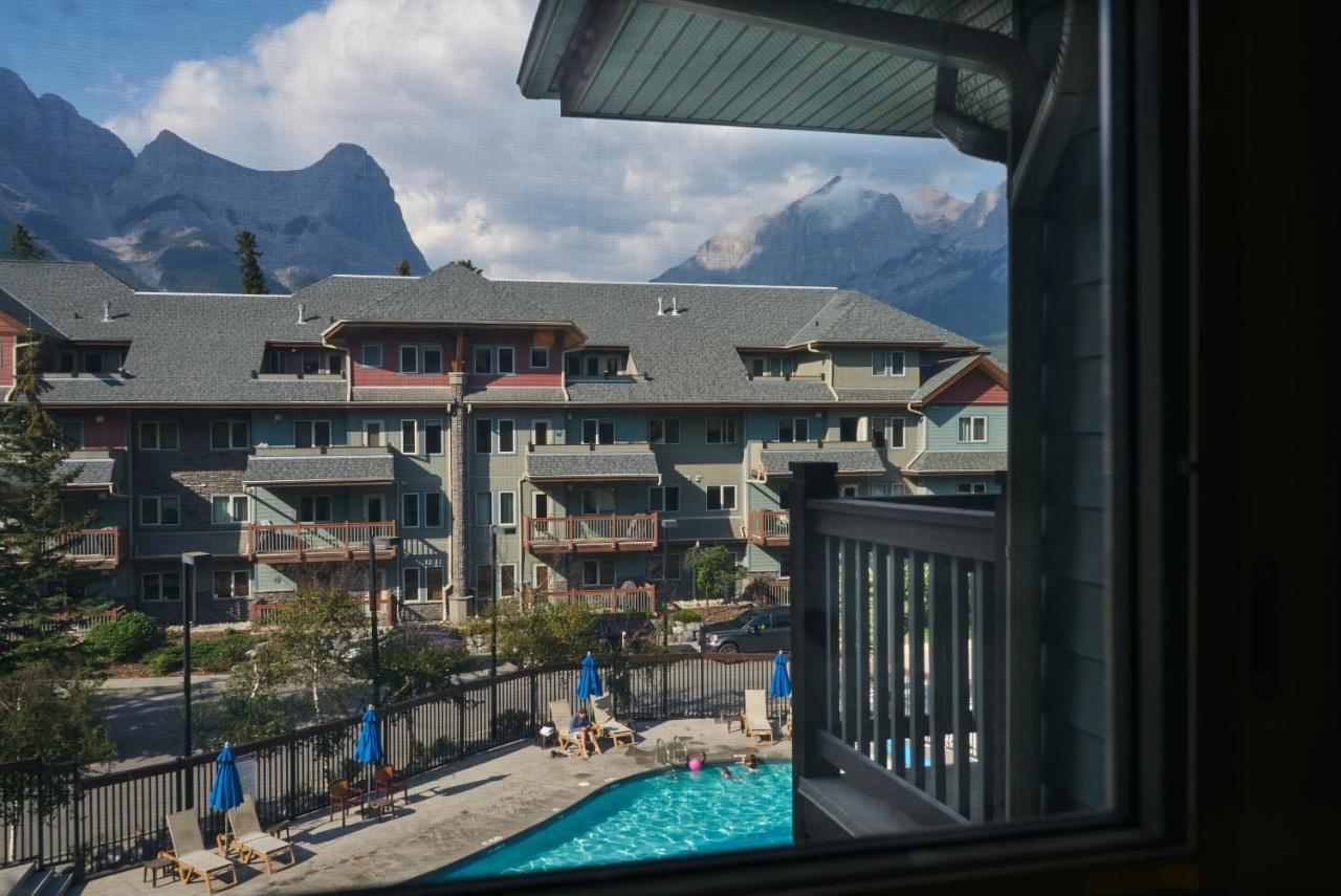 Apartamento Mtn View Escape With King Size Bed With Outdoor Pool - Banff Pass Included! Canmore Exterior foto